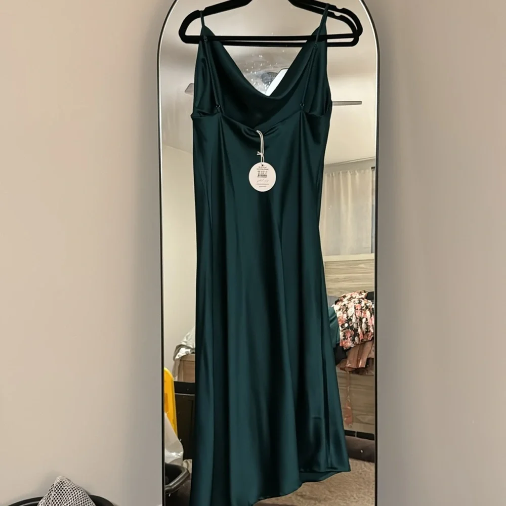 Petal & Pup Midi Style Emerald Dress - Picture 2 of 4